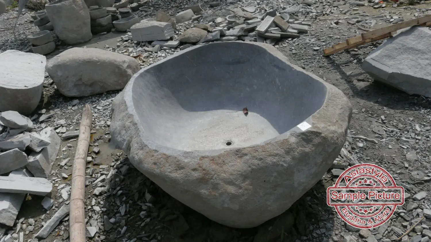  Product image 2 of the product “Riverstone basin, natural surface, polished inside. Dia approx 151-160cm Height 51-60cm ”